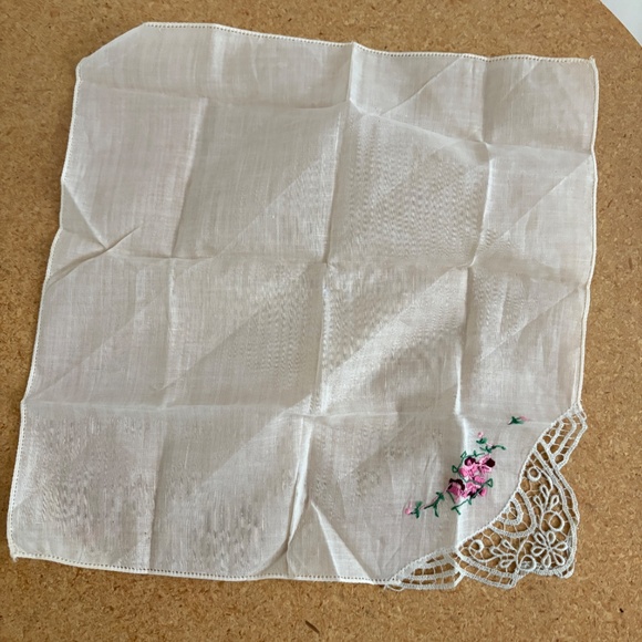 LOT of 12 Vintage Hankerchiefs - Picture 7 of 14